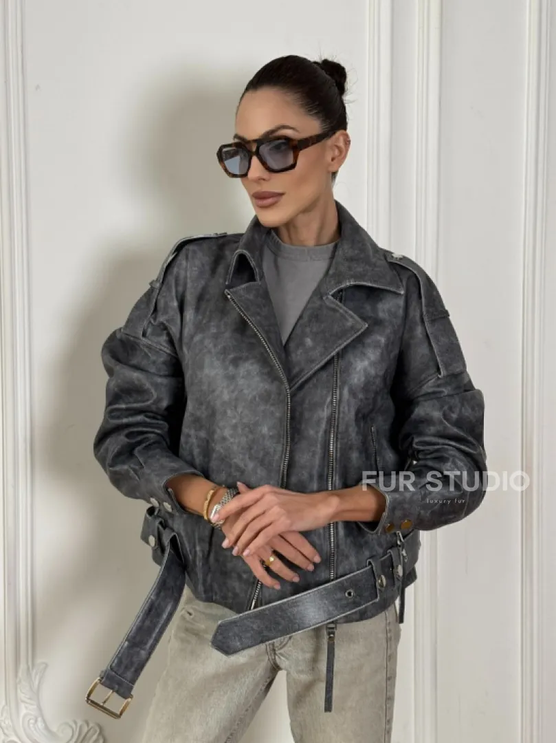 Женская косуха оверсайз из натуральной кожи с потертостями в стиле 