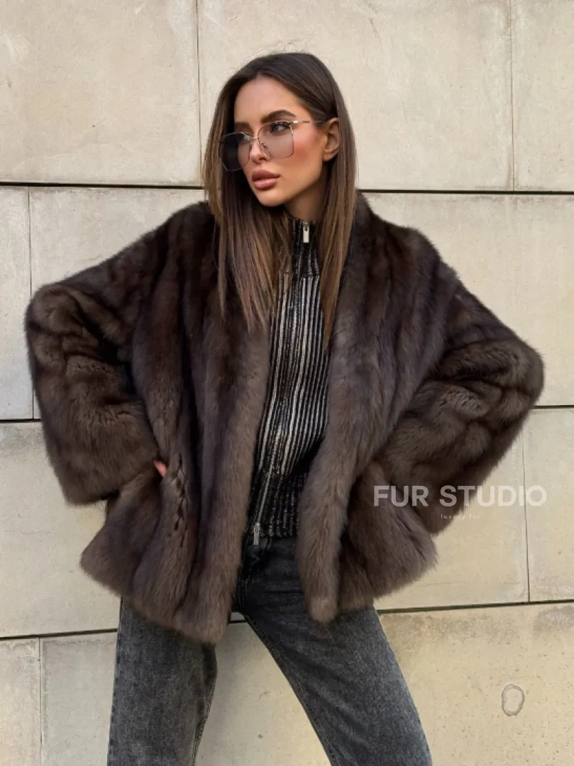 Стильный жакет - полушубок из куницы с V-образным воротником - фото 8