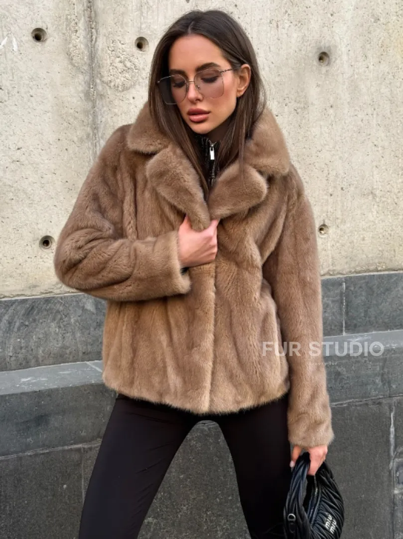 Короткий норковый жакет с английским воротником цвет пастель