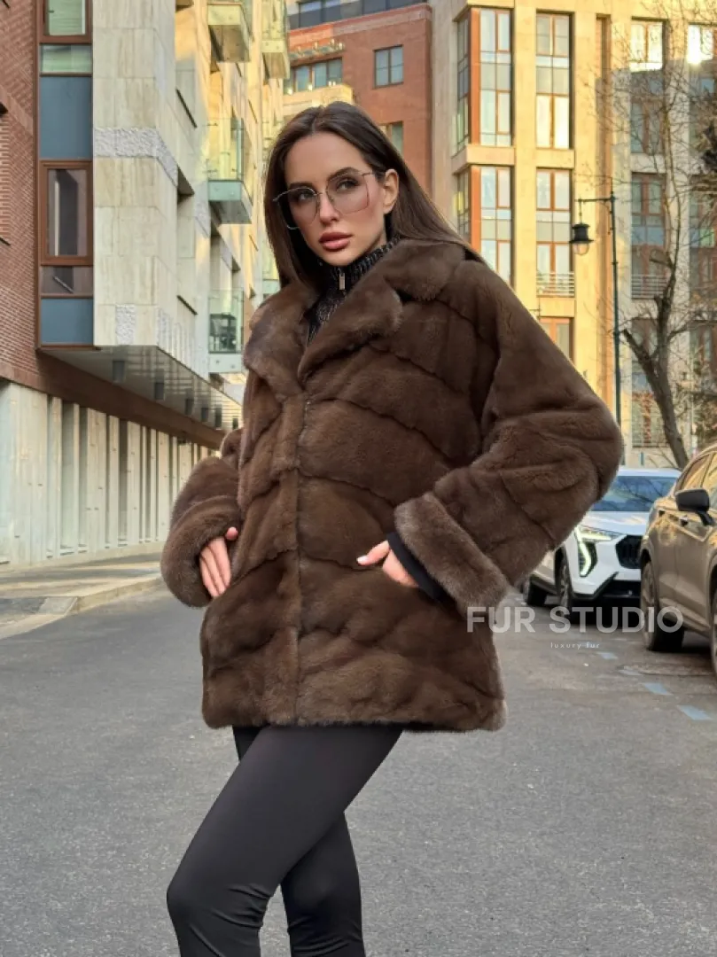Шуба-кокон из норки с английским воротником и манжетом