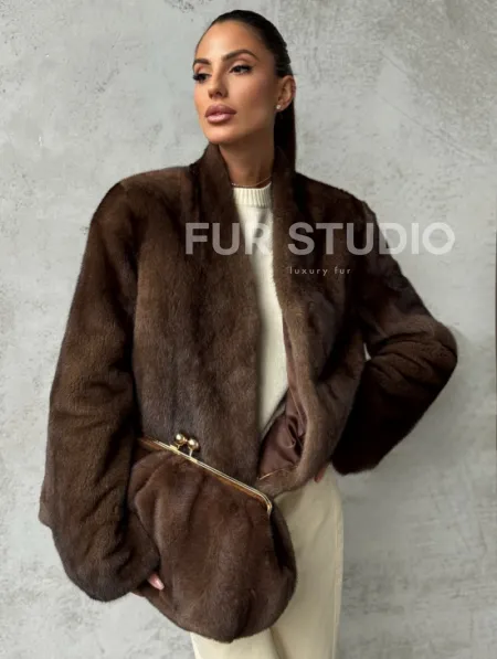 Меховой кроп - жакет из норки цвета соболь с V-образным воротником - фото 0