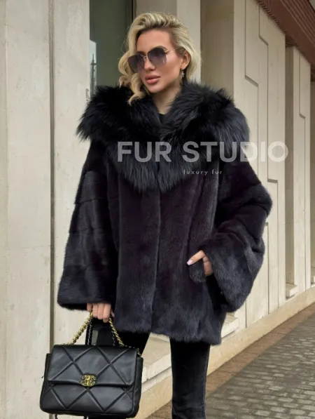 Полушубок норковый автоледи с отделкой из чернобурки на капюшоне - фото 8