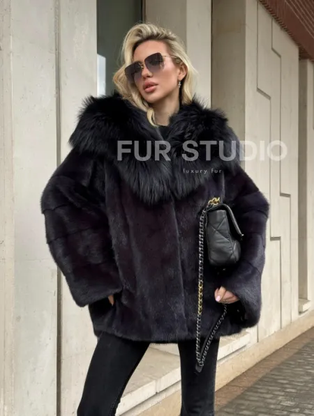 Полушубок норковый автоледи с отделкой из чернобурки на капюшоне - фото 9