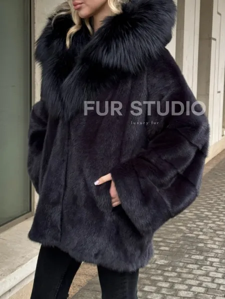 Полушубок норковый автоледи с отделкой из чернобурки на капюшоне - фото 2