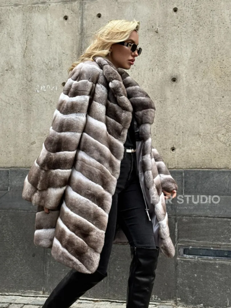 Женская серая шуба из элитного шиншиллового кролика (рекса) с английским воротником - фото 11