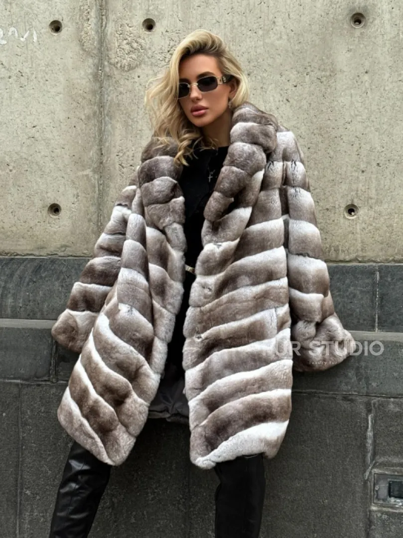 Женская серая шуба из элитного шиншиллового кролика (рекса) с английским воротником - фото 0