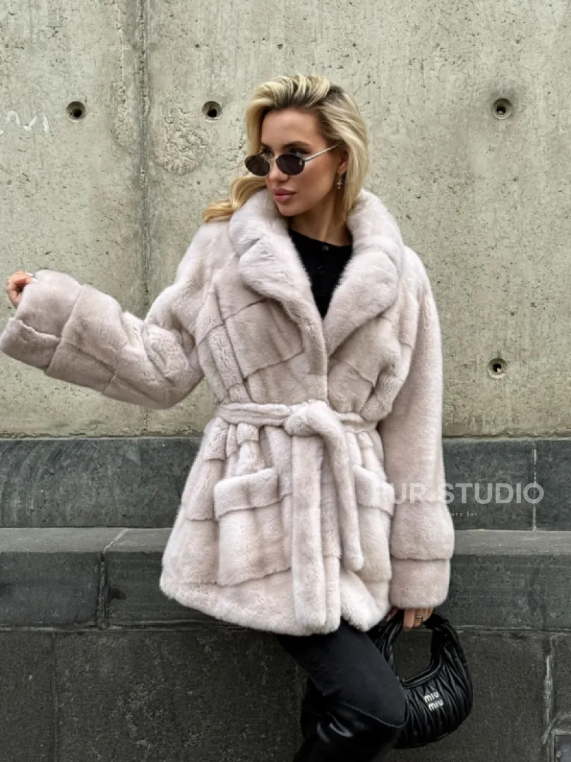 Светлый норковый полушубок PREMIUM FUR с английским воротником