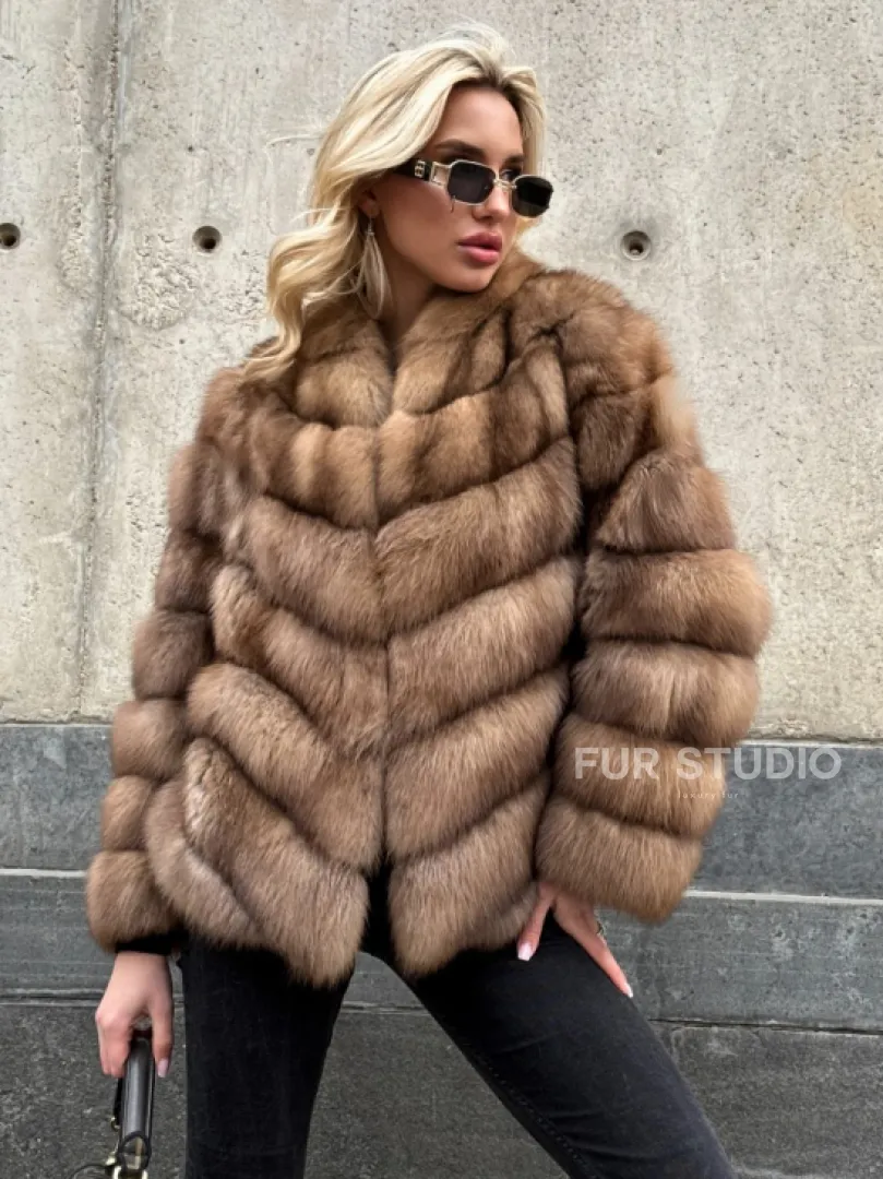 Полушубок из куницы с V-образным воротником - фото 0