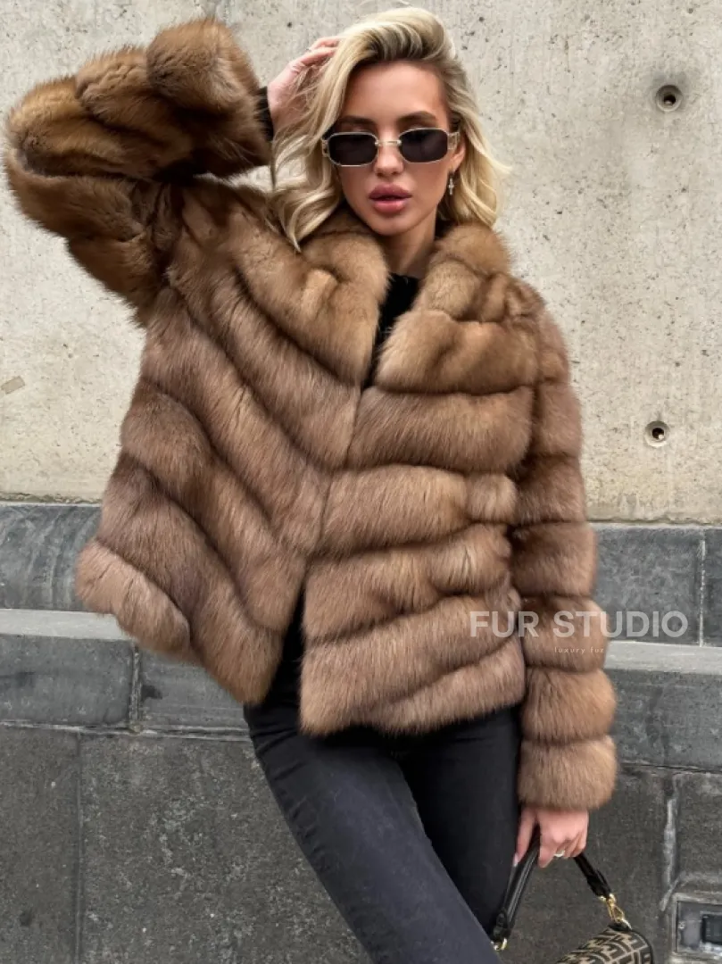 Полушубок из куницы с V-образным воротником - фото 1