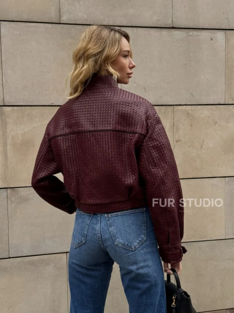 Бомбер женский из натуральной плетеной кожи - Burgundy цвет