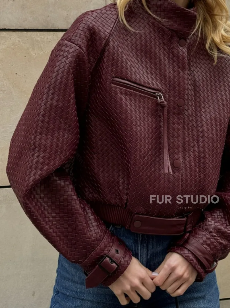 Бомбер женский из натуральной плетеной кожи - Burgundy цвет