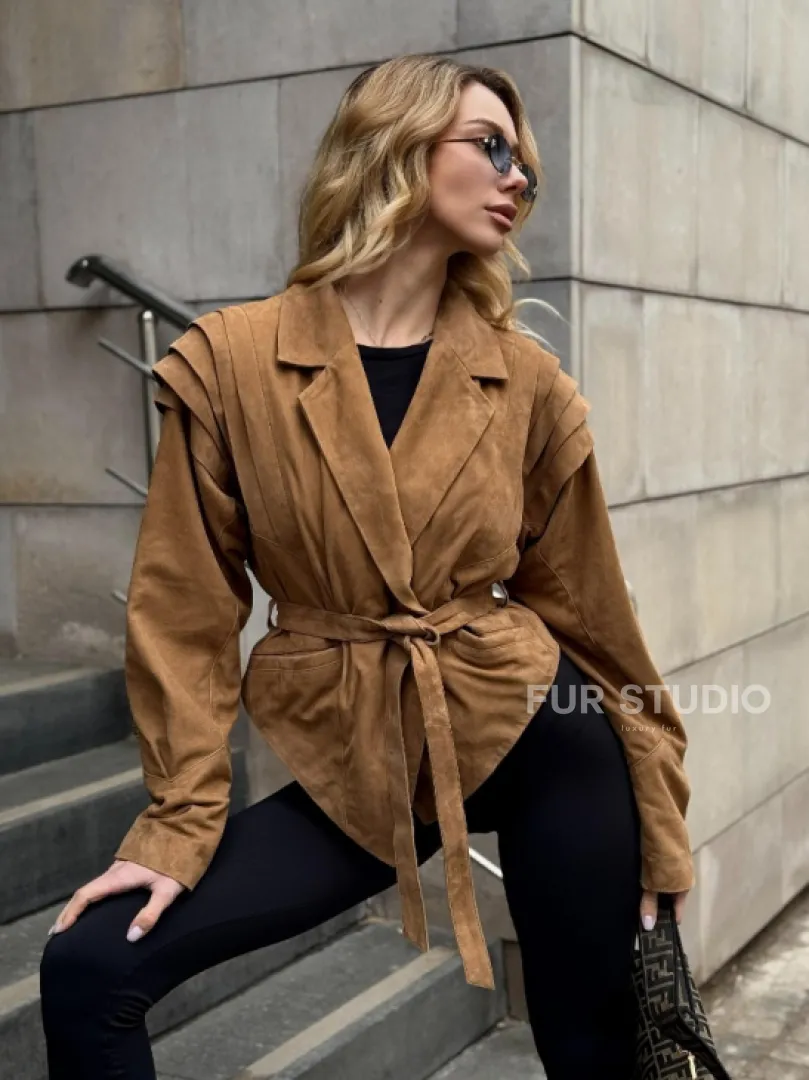 Женская куртка из замшевой кожи с поясом - American style - фото 7