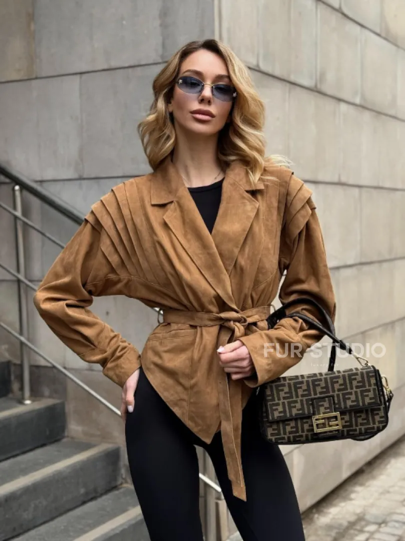 Женская куртка из замшевой кожи с поясом - American style - фото 12