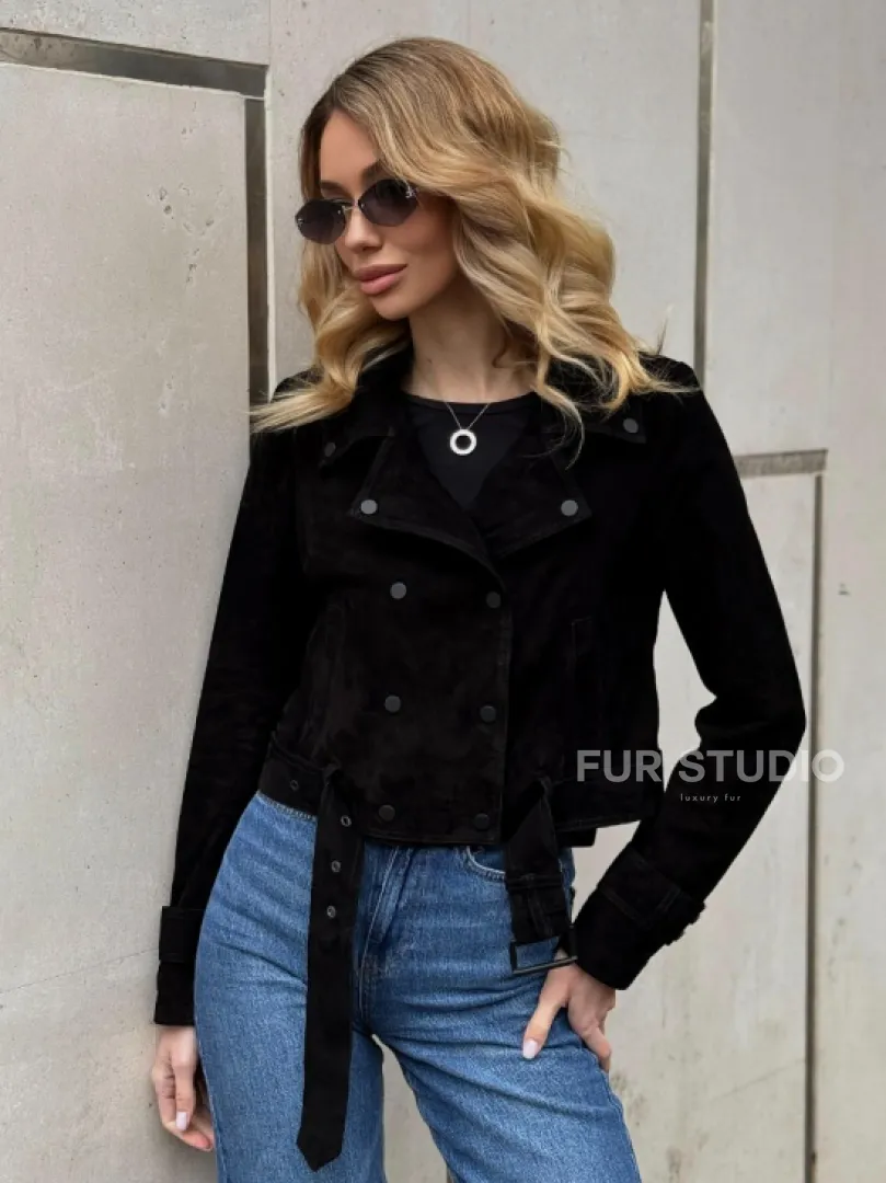 Черная короткая курточка из натуральной замши - фото 11