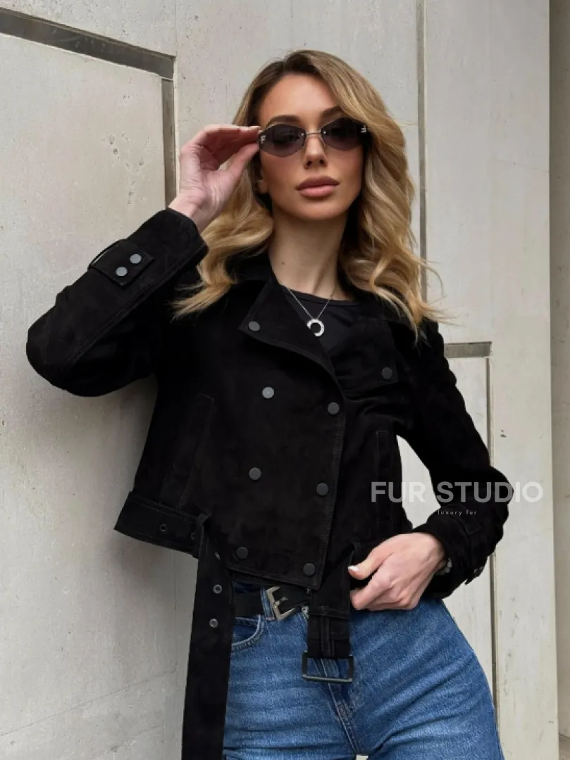 Черная короткая курточка из натуральной замши - фото 15