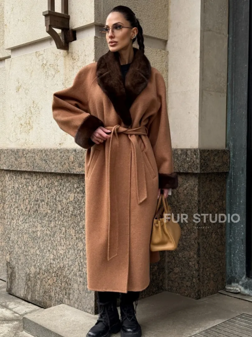 Длинное демисезонное пальто с отделкой из меха норки - фото 5