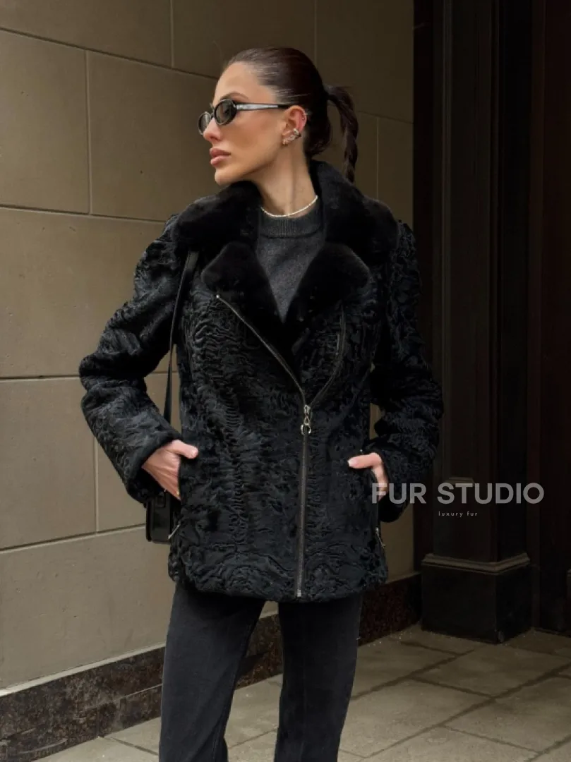 Каракулевая косуха с отделкой из меха норки на воротнике - фото 5