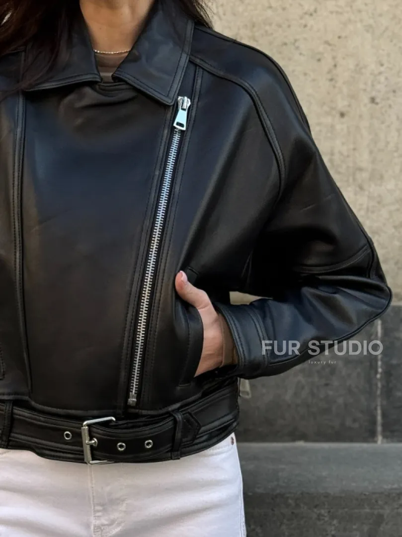 Кожаная куртка в стиле Casual