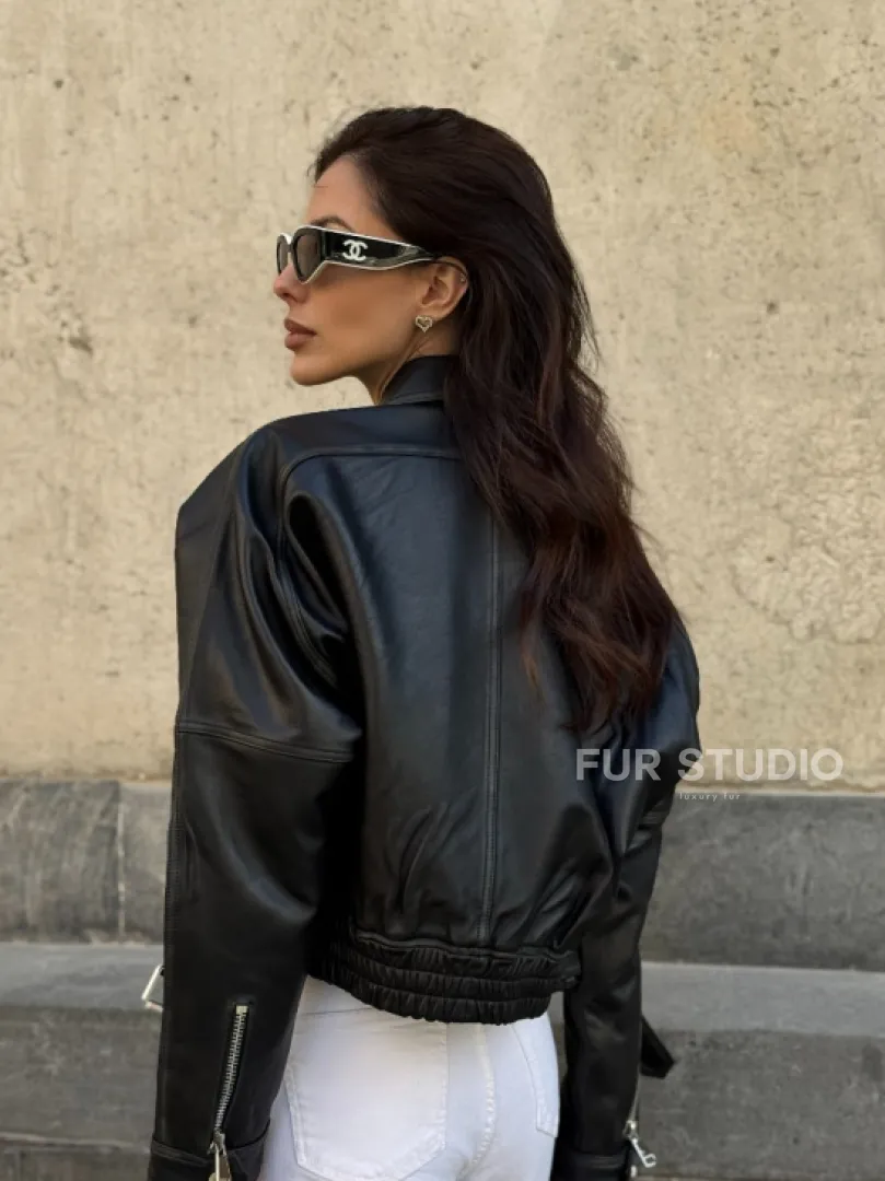 Кожаная куртка в стиле Casual