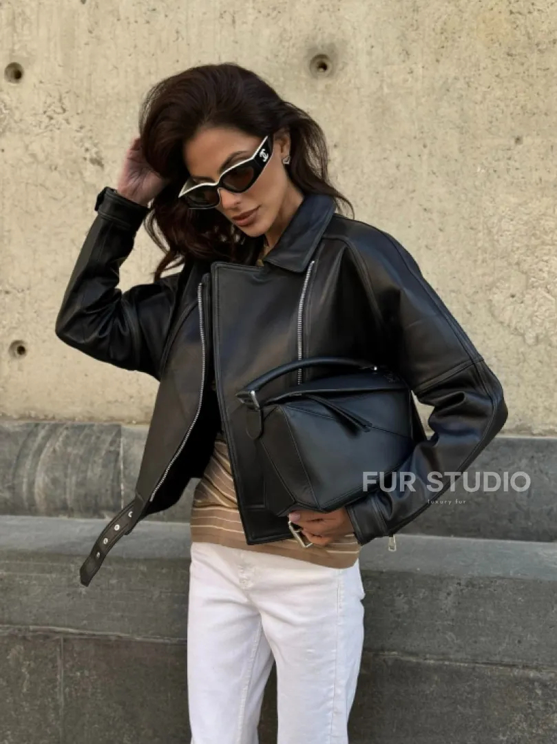 Кожаная куртка в стиле Casual