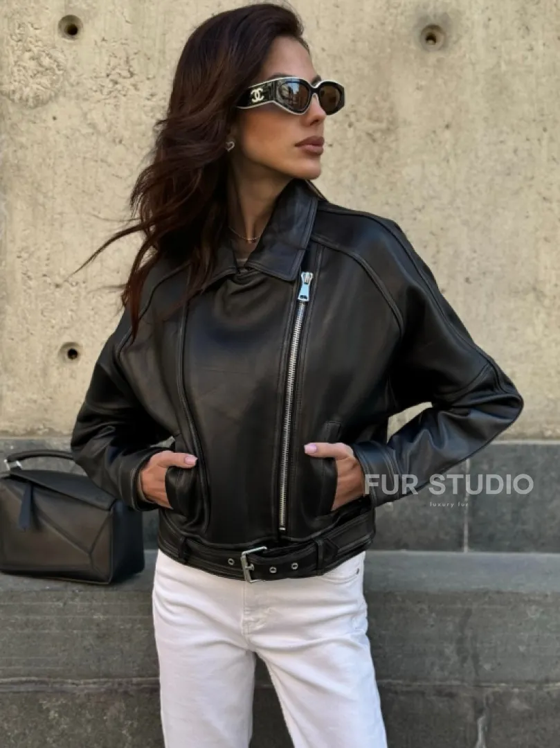 Кожаная куртка в стиле Casual