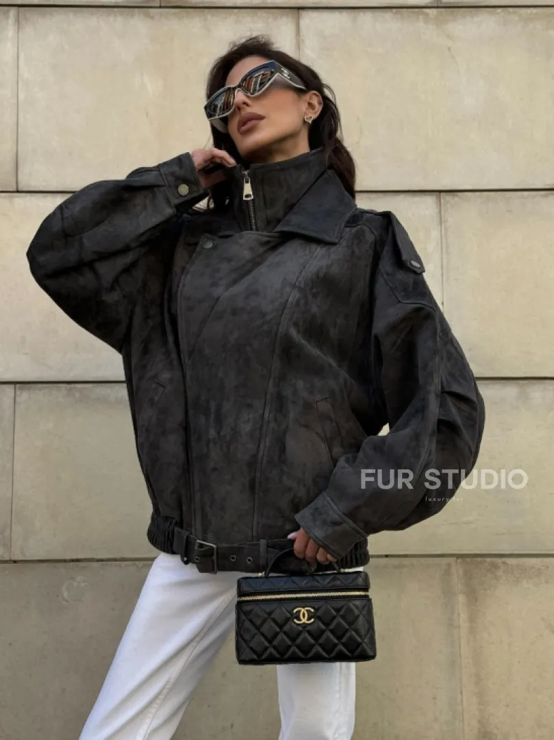 Бомбер оверсайз из замши Grey с двойным воротником и карманами - фото 11