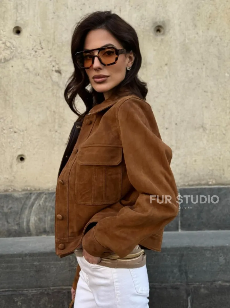 Прямой жакет из натуральной замши с накладными карманами - фото 2