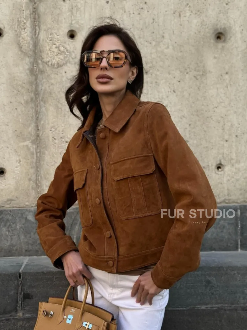 Прямой жакет из натуральной замши с накладными карманами - фото 7