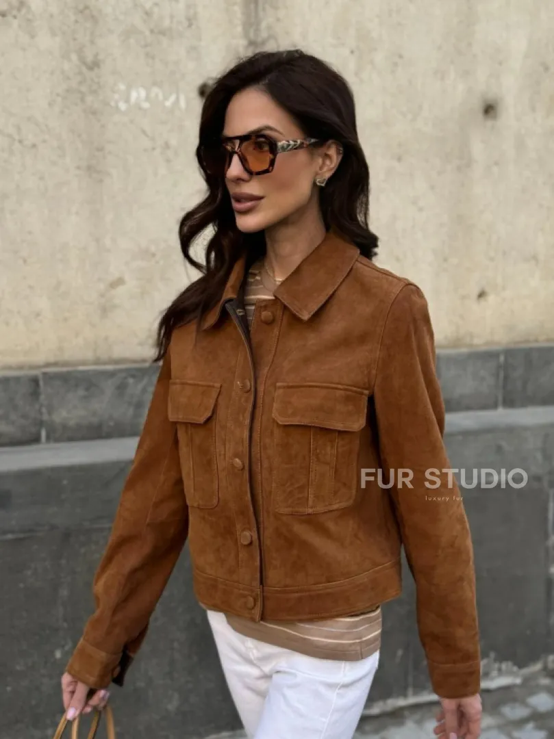 Прямой жакет из натуральной замши с накладными карманами - фото 6