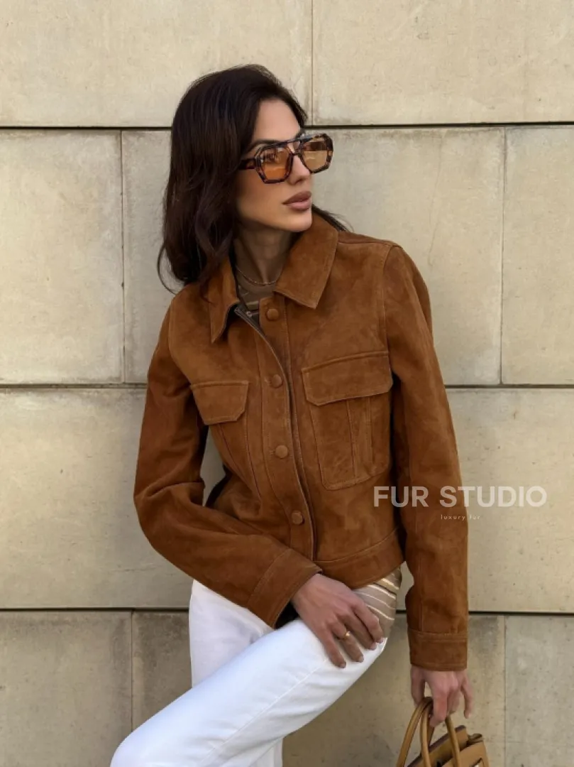 Прямой жакет из натуральной замши с накладными карманами - фото 10