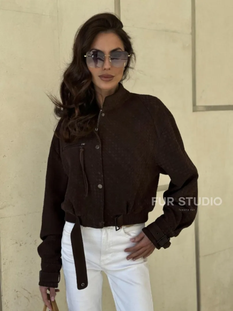 Кроп - бомбер из плетеной замшевой кожи в цвете шоколад
