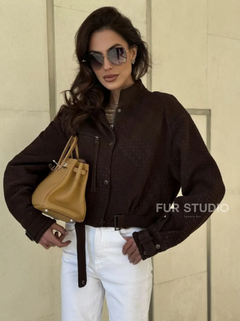 Кроп - бомбер из плетеной замшевой кожи в цвете шоколад