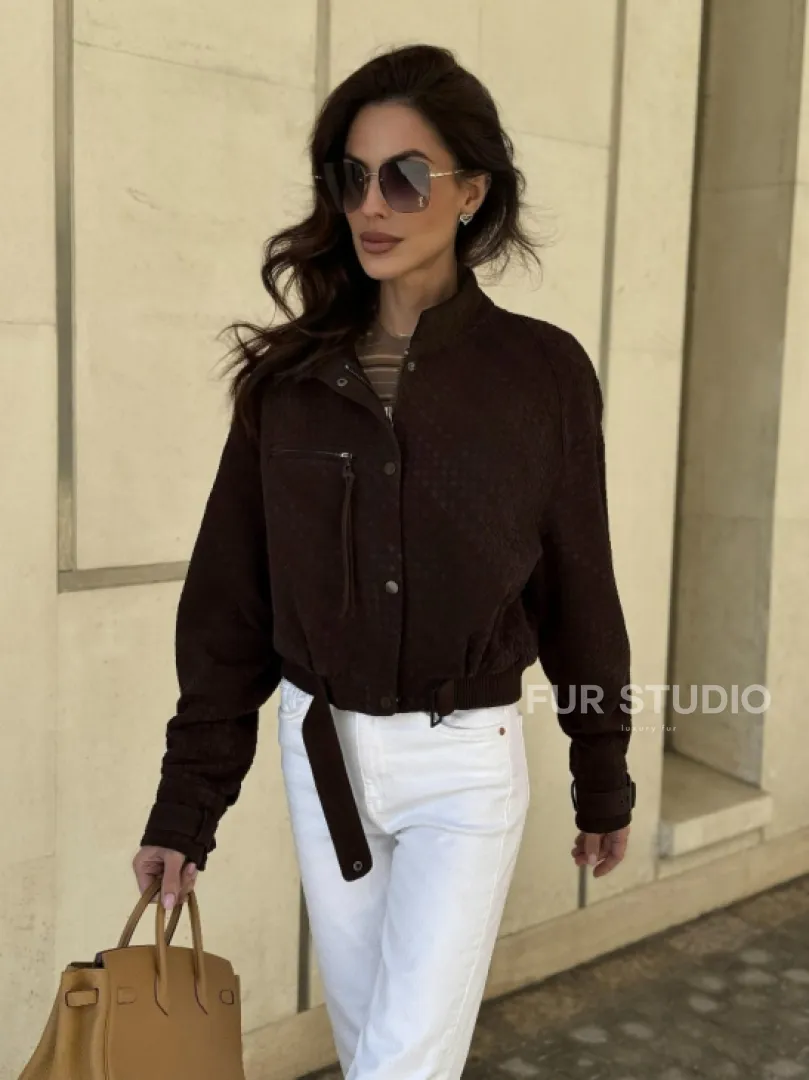 Кроп - бомбер из плетеной замшевой кожи в цвете шоколад