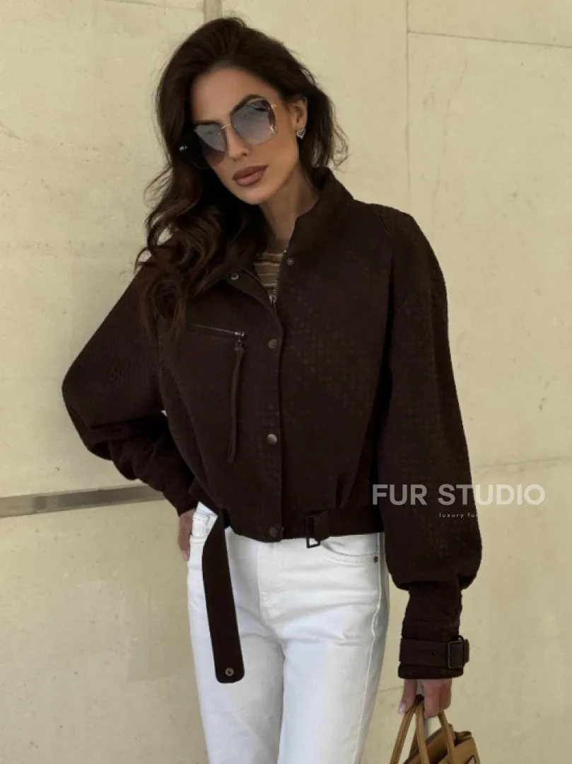 Кроп - бомбер из плетеной замшевой кожи в цвете шоколад