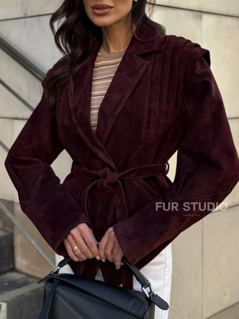 Модная приталенная куртка с плечами в стиле 90-х - фото 2