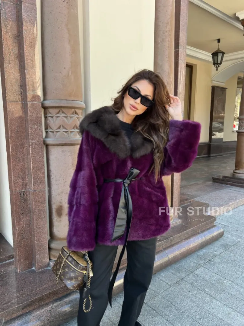 Норковое пончо с капюшоном  из куницы в оттенке пурпур - фото 3
