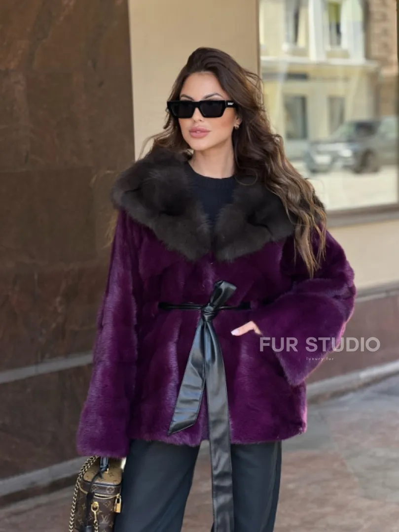 Норковое пончо с капюшоном  из куницы в оттенке пурпур - фото 1