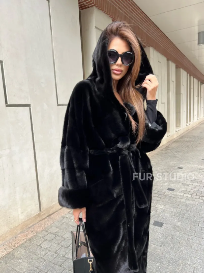 Шуба из норки Velvet с капюшоном в черном цвете - фото 3