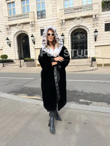 Шуба из плюшевой норки Velvet с капюшоном из меха рыси - фото 3