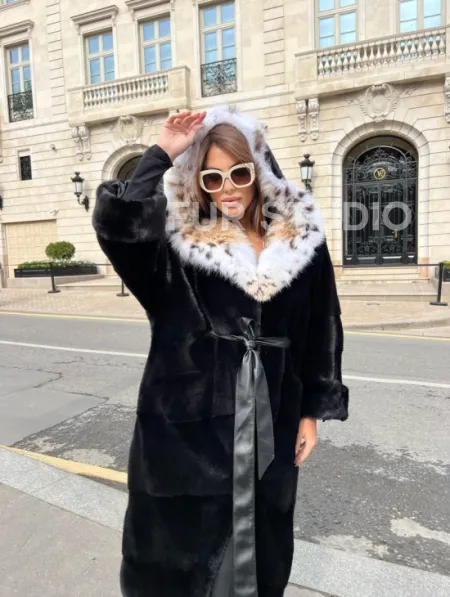 Шуба из плюшевой норки Velvet с капюшоном из меха рыси - фото 1