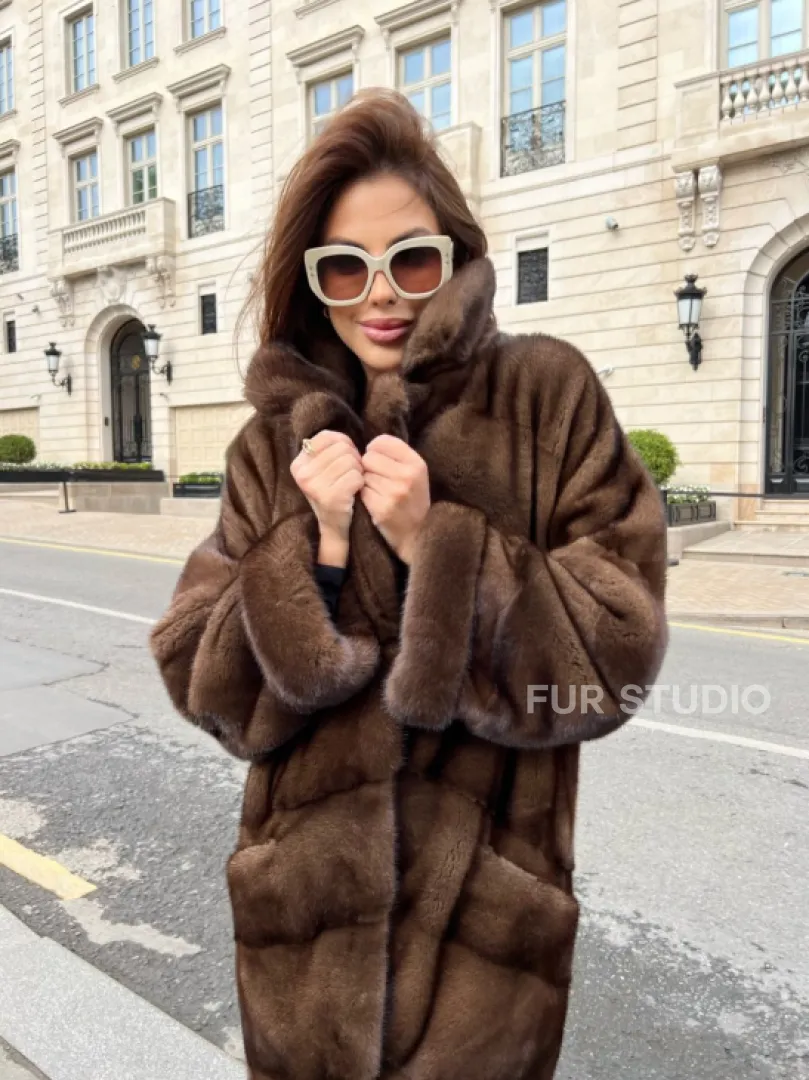 Удлиненная плюшевая норковая шуба в цвете соболь - фото 2