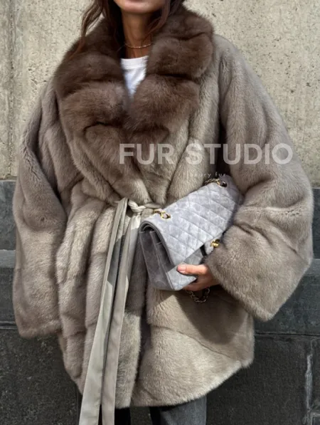 Полушубок норковый с воротником из куницы - в стиле оверсайз - фото 4