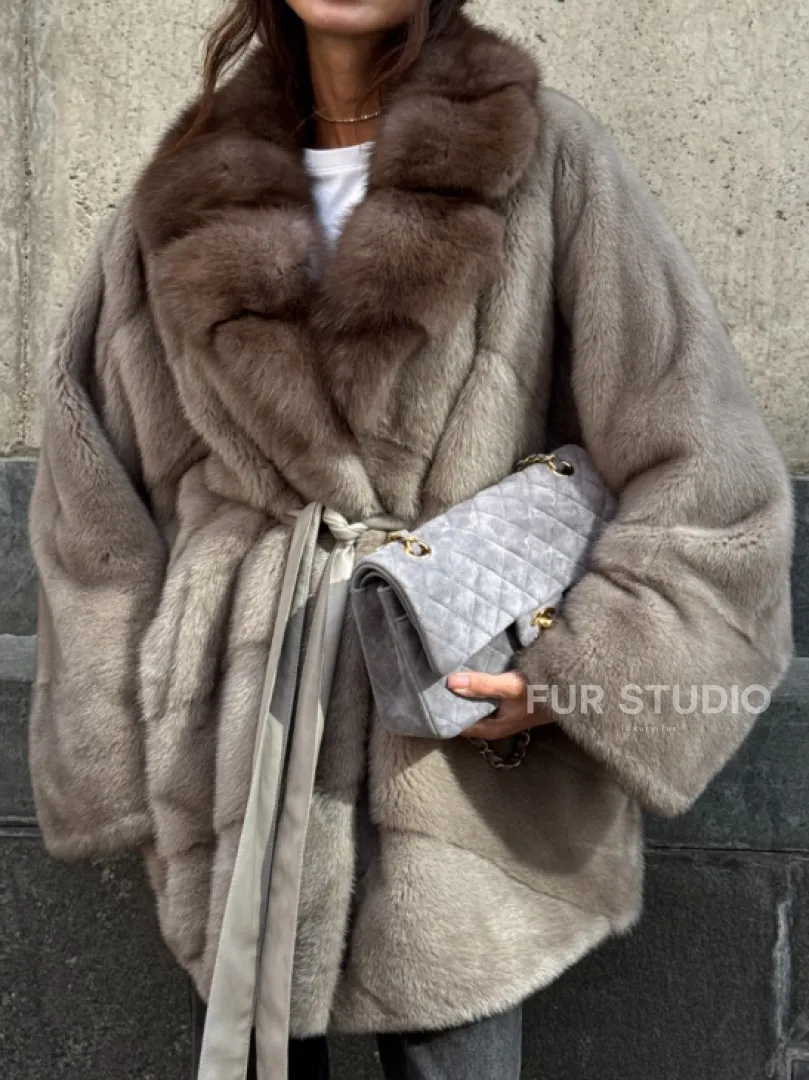 Полушубок норковый с воротником из куницы - фасон летуча мышь