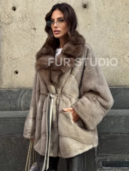 Полушубок норковый с воротником из куницы - в стиле оверсайз - фото 6