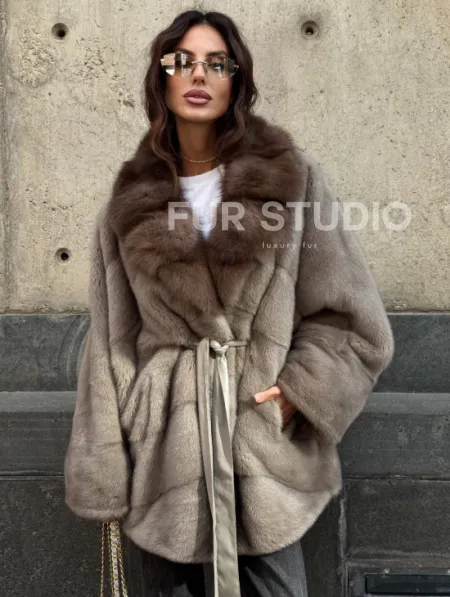 Полушубок норковый с воротником из куницы - в стиле оверсайз - фото 0