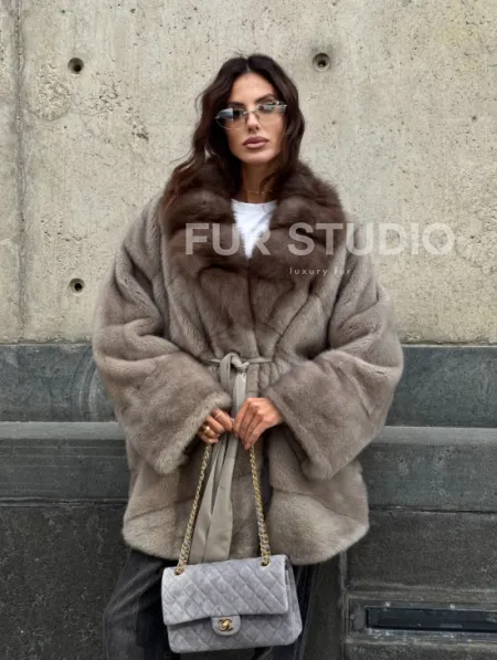 Полушубок норковый с воротником из куницы - в стиле оверсайз - фото 12