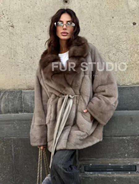 Полушубок норковый с воротником из куницы - в стиле оверсайз - фото 8