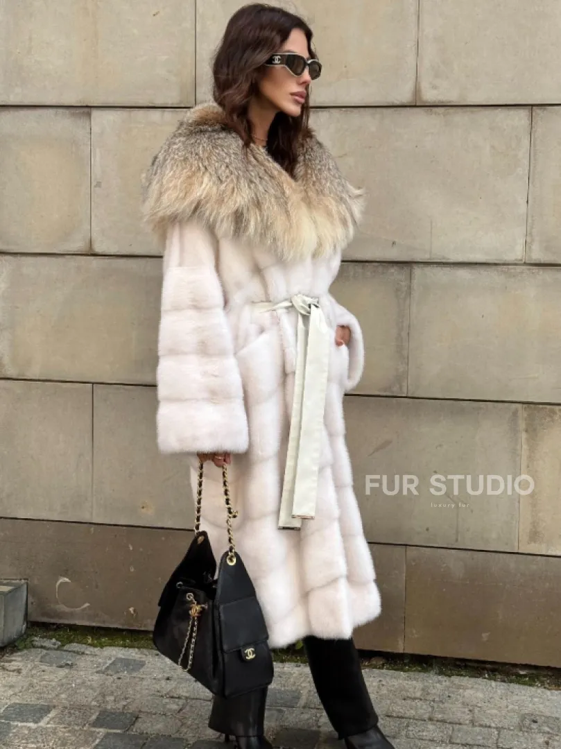 Белая норковая шуба с меховым капюшоном из рыси - фото 5