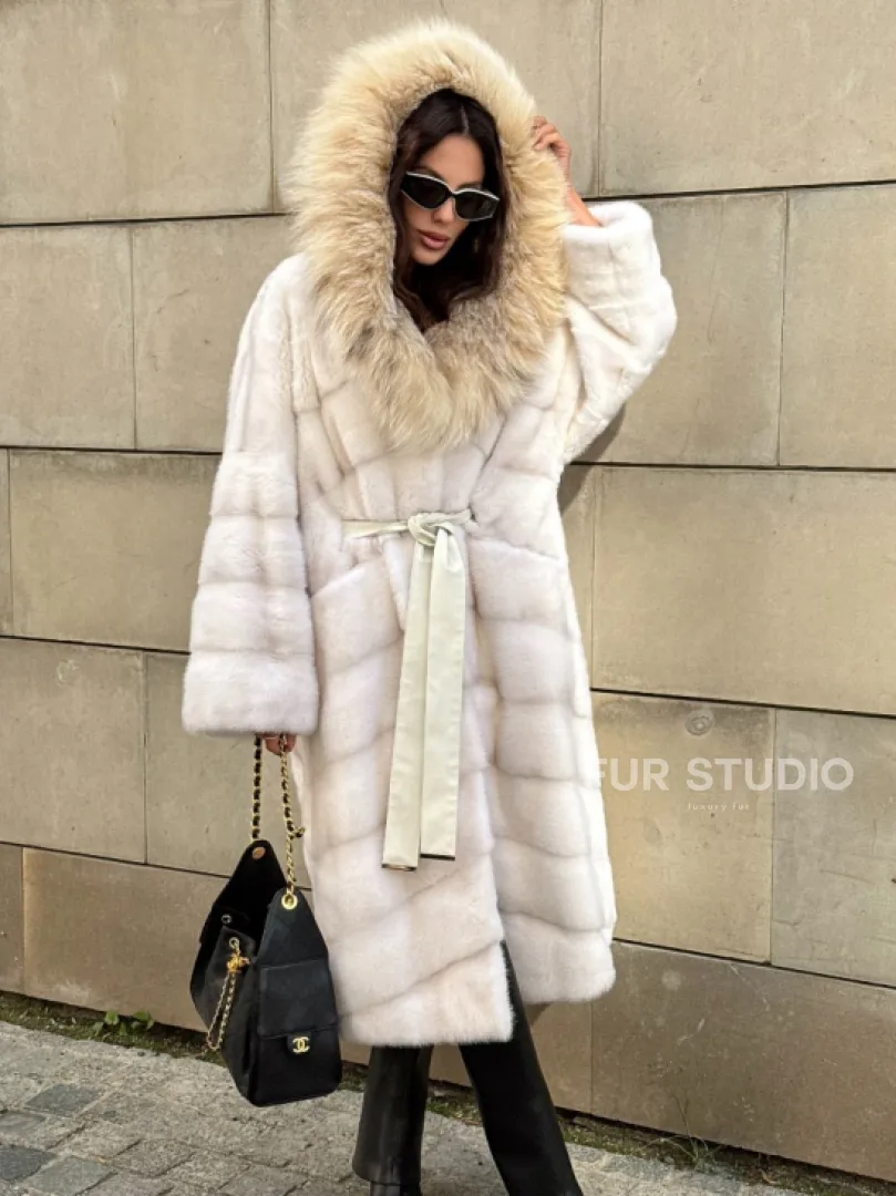 Белая норковая шуба с меховым капюшоном из рыси - фото 8
