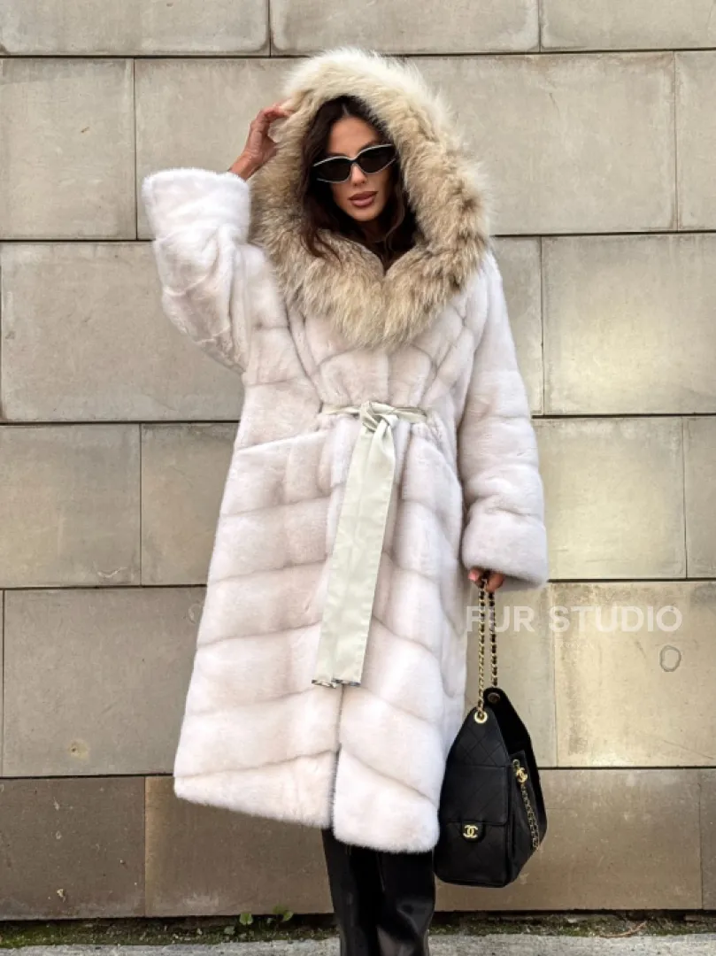 Белая норковая шуба с меховым капюшоном из рыси - фото 11